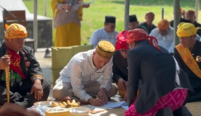 Dihukum Adat Kaili, Fuad Plered Wajib Bayar Lima Sapi dan Denda Simbolik atas Ujaran Kebencian