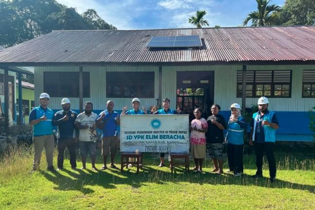 PLN Pasang PLTS Mikro di Sekolah Papua Tengah, Dukung Digitalisasi Pendidikan Lewat Program Super Sun