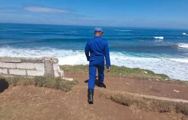 Dua Wisatawan Hilang Terseret Ombak di Pantai Puncak Guha Garut, Satu Orang Selamat