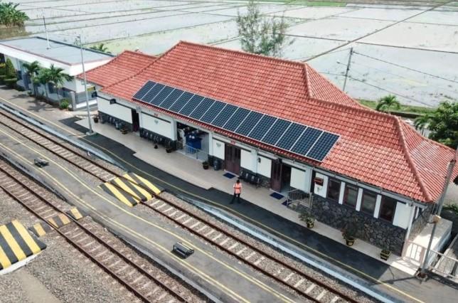 KAI Perkuat Komitmen Keberlanjutan dengan PLTS, Inovasi Hijau, dan Diskon Tiket hingga 31 Juli 2025