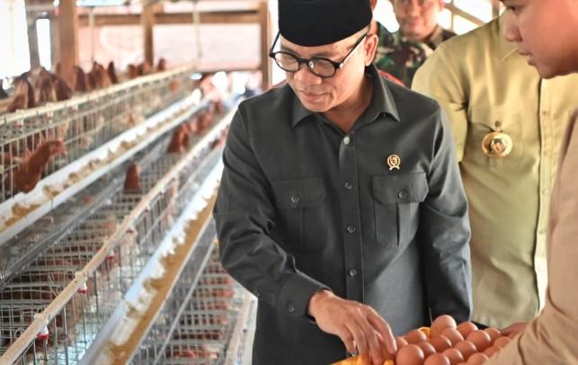 Mendes Nilai Desa Kaliwedi Layak Jadi Contoh Nasional Pemanfaatan Dana Desa untuk Wisata, Ketahanan Pangan, dan Energi Terbar