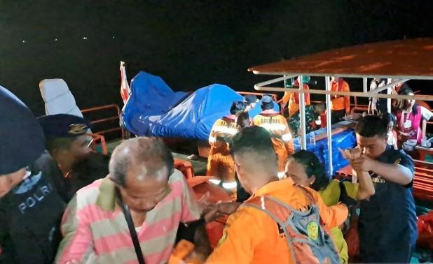 SAR Manado: 568 Penumpang Selamat dari Kebakaran KM Barcelona V, Tiga Dinyatakan Meninggal