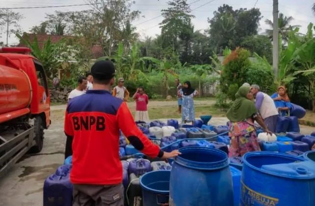 Kekeringan Mulai Melanda Cilacap, BPBD Siapkan 800 Tangki Air Bersih untuk Warga Terdampak