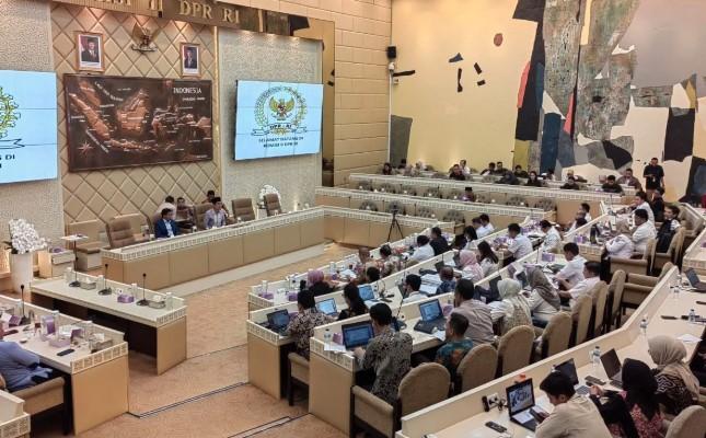DPR dan Pemerintah Setujui 10 RUU Kabupaten/Kota di Tiga Provinsi, Siap Disahkan di Paripurna