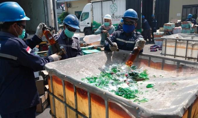 Bea Cukai Jatim I Musnahkan 4,6 Juta Batang Rokok dan Ribuan Liter MMEA Ilegal Senilai Rp10,9 Miliar