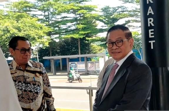 Naik Transportasi Umum dengan Jas Lengkap, Gubernur Pramono Ajak ASN Jadikan Rabu Hari Tanpa Kendaraan Pribadi