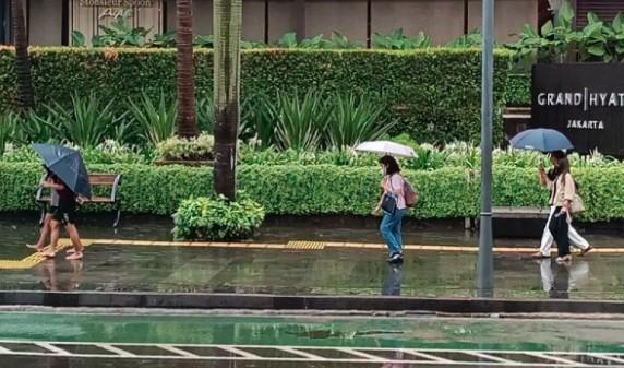 Prakiraan Cuaca Kamis: Sejumlah Kota di Indonesia Diguyur Hujan Ringan hingga Sedang, Sebagian Cerah Berawan