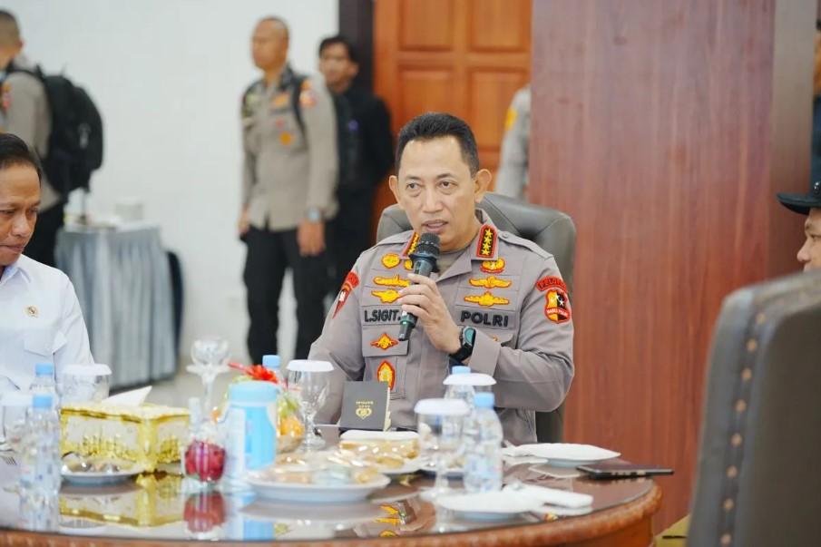 Kapolri Instruksikan Respons Cepat Tangani Karhutla di Riau, Tinjau Titik Api Lewat Patroli Udara