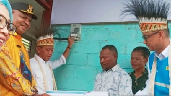 Menteri ESDM Nyalakan Listrik Rumah Warga Asli Papua di Supiori, Dorong Pemerataan Akses Energi