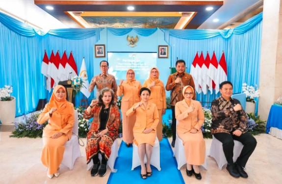 DWP Setjen DPD RI Gelar Seminar Komunikasi Sehat, Sekjen Dorong Peran Strategis Istri dalam Bangun Bangsa