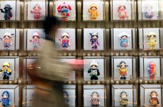Pop Mart Buka Gerai Pertama di Berlin, Penggemar Rela Antre Berjam-jam Demi Boneka Labubu