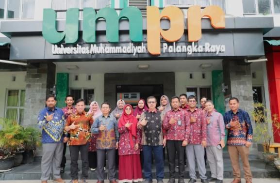 UMPR dan Guru SMA Muhammadiyah Kalimantan Tengah Kembangkan Strategi Pembelajaran Menulis Berbasis AI