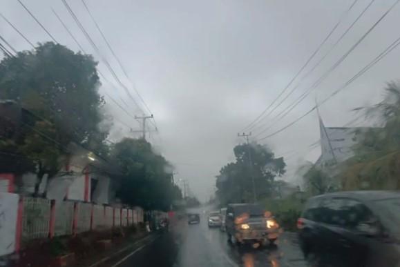 BMKG Peringatkan Hujan Luas dan Cuaca Ekstrem di Sejumlah Kota Besar, Waspadai Rob dan Gelombang Tinggi