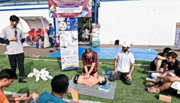 FIK UI Latih Komunitas Sepak Bola Tangani Darurat Medis: Keselamatan di Lapangan Butuh Kesiapan Semua Pihak