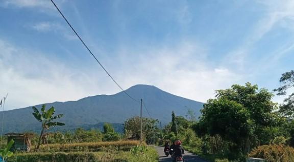 Aktivitas Gunung Slamet Meningkat, BPBD Banyumas Imbau Warga Tetap Tenang dan Patuhi Radius Aman