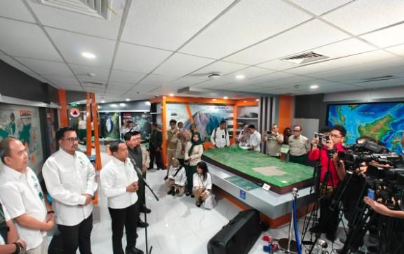 Menteri Kehutanan Minta Gubernur Tinjau Ulang Izin Bakar Lahan atas Nama Kearifan Lokal