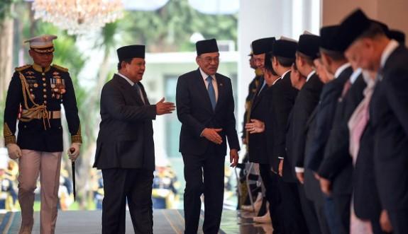 Presiden Prabowo Sambut PM Anwar Ibrahim di Jakarta, Gelar Konsultasi Tahunan RI-Malaysia Pertama dalam Tujuh Tahun
