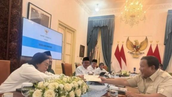 Presiden Prabowo Prihatin Anak Tak Mampu Hemat Buku Tulis, 63 Sekolah Rakyat Telah Beroperasi