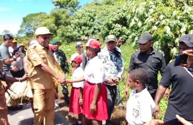 Pemkab Jayapura Sediakan Transportasi Sekolah untuk Wilayah Terpencil, Pastikan Anak Kampung Tak Putus Sekolah