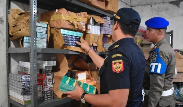 Satpol PP dan Bea Cukai Sita 500.000 Batang Rokok Ilegal di Surabaya, Potensi Rugikan Negara Rp386 Juta