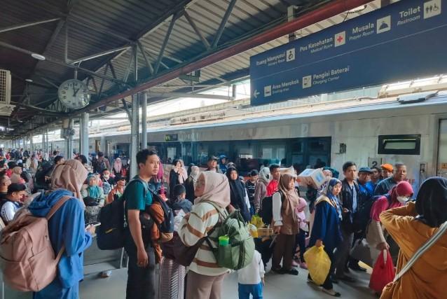 Promo Diskon 30% Tiket Kereta Api Kelas Ekonomi Berakhir Hari Ini, Antusiasme Penumpang Tembus 101%