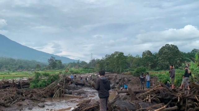 BNPB Waspadai Bencana Hidrometeorologi Basah di Tengah Musim Kemarau, Banjir dan Angin Kencang Landa Tiga Provinsi