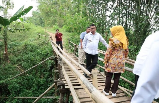 Jembatan Bambu Roboh Tiga Kali, Gubernur Banten Tinjau Langsung dan Janji Evaluasi Teknis