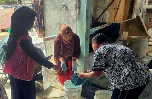 FPKBL Kenalkan Lilin Batik Sawit Ramah Lingkungan dalam Workshop Bersama Peserta Malaysia di Solo