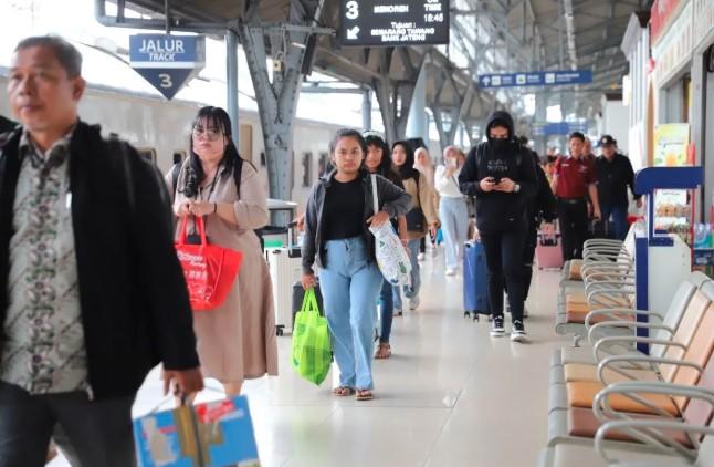 Tiket Diskon Ludes, KAI Catat Lonjakan Penumpang hingga 10 Juta Orang dan Dorong Ekonomi Lokal