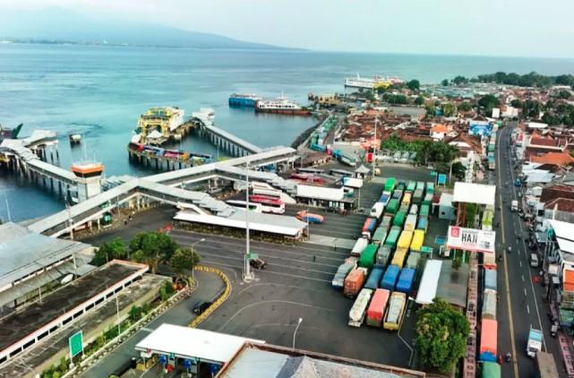 Antrean 18 Km di Pelabuhan Ketapang, ASDP dan KSOP Percepat Layanan dengan Sistem Stiker dan Kapal Tambahan