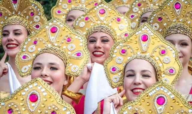 Jakarta World Folklore Festival 2025 Dimulai, Parade Budaya 5 Negara Meriahkan Car Free Day