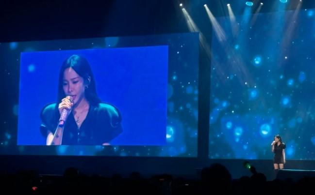 Heize Bikin Penonton Galau Bareng di KOSTCON 2025 Lewat Deretan OST Drama Populer