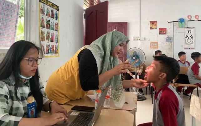 Tim Medis Sisir Pulau di Batam untuk Periksa Kesehatan Anak Sekolah Lewat Program CKG