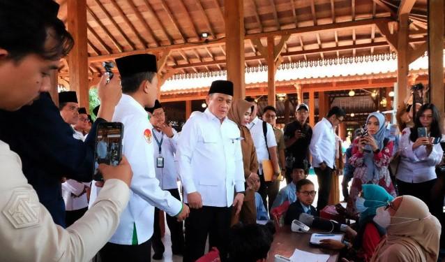 Wamenag Tinjau Cek Kesehatan Gratis di Sidoarjo, Pastikan Seluruh Siswa Termonitor dan Terlindungi BPJS