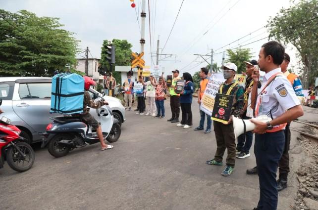 KAI Catat 34 Kecelakaan di Perlintasan Sebidang, Gencarkan Sosialisasi Keselamatan di Jakarta