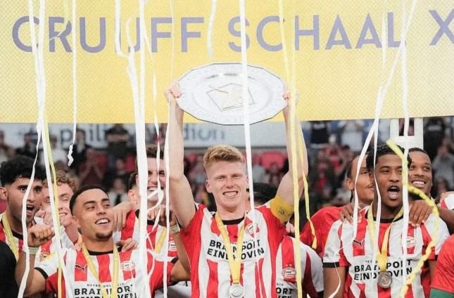 Dean James Catat Assist, Go Ahead Eagles Gagal Juara Johan Cruyff Shield Usai Dikalahkan PSV 1-2