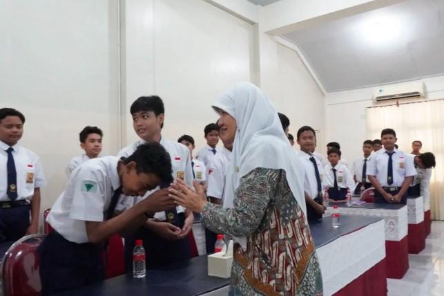 Kunjungi SMP Swasta di Surabaya, Anggota DPR RI Reni Astuti Tegaskan Komitmen Dukung Pendidikan Merata dan Berkualitas