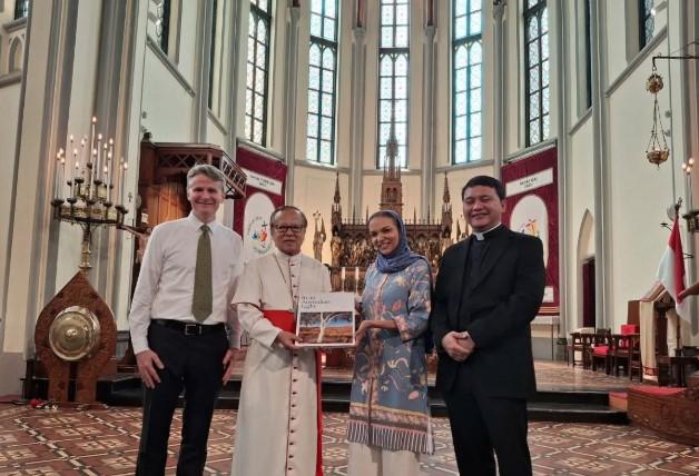 Uskup Suharyo dan Menteri Anne Aly Tegaskan Pentingnya Toleransi dalam Kunjungan ke Gereja Katedral dan Masjid Istiqlal