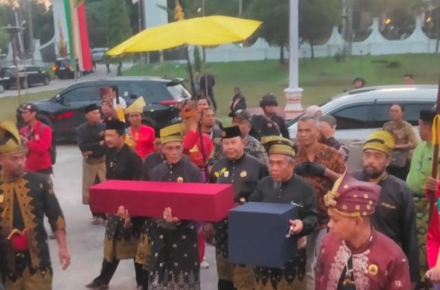 Mahkota Kesultanan Siak Dipamerkan di Riau, Simbol Keikhlasan Sultan Syarif Kasim II untuk Republik Indonesia