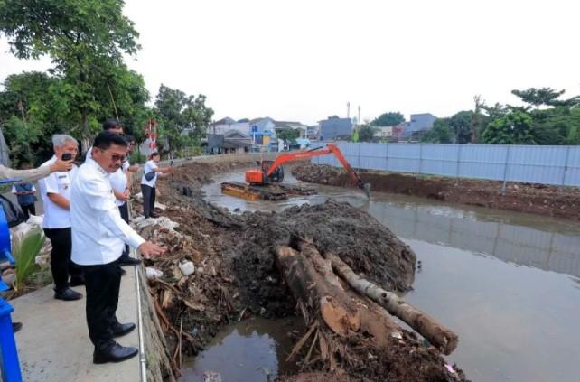 Cegah Banjir, Pemkot Tangerang Keruk Kali Wetan dan Percepat Pembangunan 45 Titik Turap