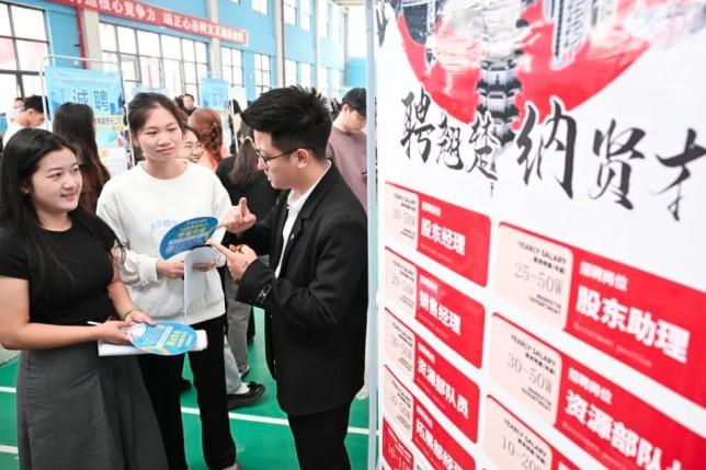 Pasar Tenaga Kerja China Tetap Stabil di Tengah Tantangan Global, Didukung Kebijakan Aktif Pemerintah