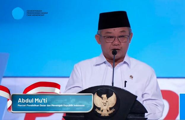 Presiden Beri “Kado HUT RI” untuk Guru, Kapal Kecelakaan di Bali, dan MBG Jangkau 49 Persen Sasaran