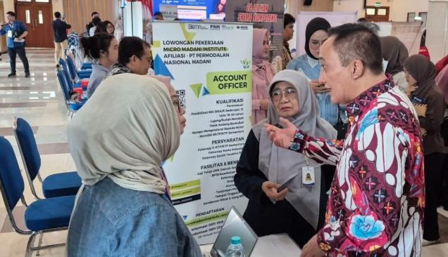 UT Gelar Career Fair Perdana di Surabaya, Libatkan 40 Perusahaan untuk Serap Lulusan