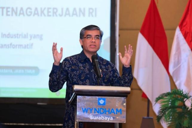 Menaker Yassierli Soroti Pentingnya Hubungan Industrial Harmonis untuk Atasi Tantangan Ketenagakerjaan dan Tarik Investasi