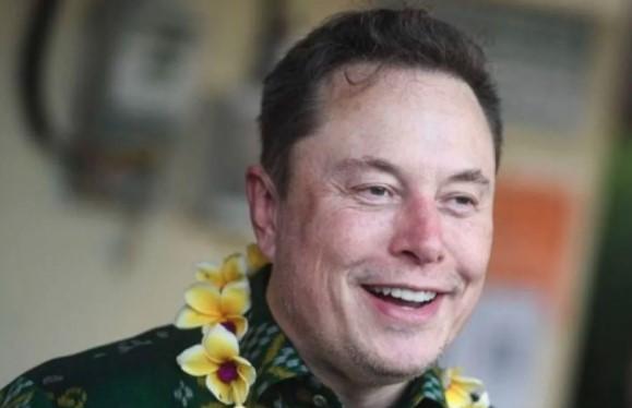 Elon Musk Umumkan Rencana Sisipkan Iklan di Chatbot Grok, Dorong Sinergi X dan xAI