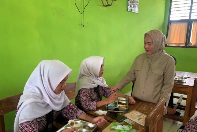 Anggota DPR Dorong Peningkatan Layanan Program Makan Bergizi Gratis di Sekolah