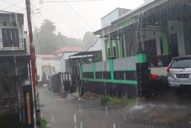 BMKG Ternate Keluarkan Peringatan Dini Hujan Lebat Disertai Petir di Maluku Utara