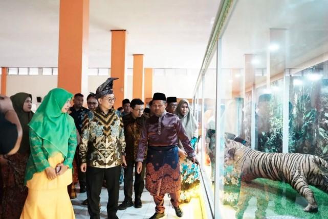 Menteri Kebudayaan Dorong Museum Sang Nila Utama Beradaptasi dengan Teknologi agar Lebih Menarik bagi Generasi Muda