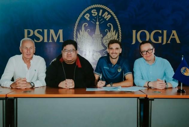 Van Gastel Puji Peran Nermin Haljeta saat PSIM Tumbangkan Persebaya di Laga Perdana