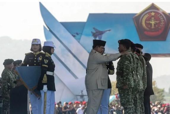 Presiden Prabowo Anugerahkan Pangkat Jenderal Kehormatan kepada Lima Purnawirawan TNI